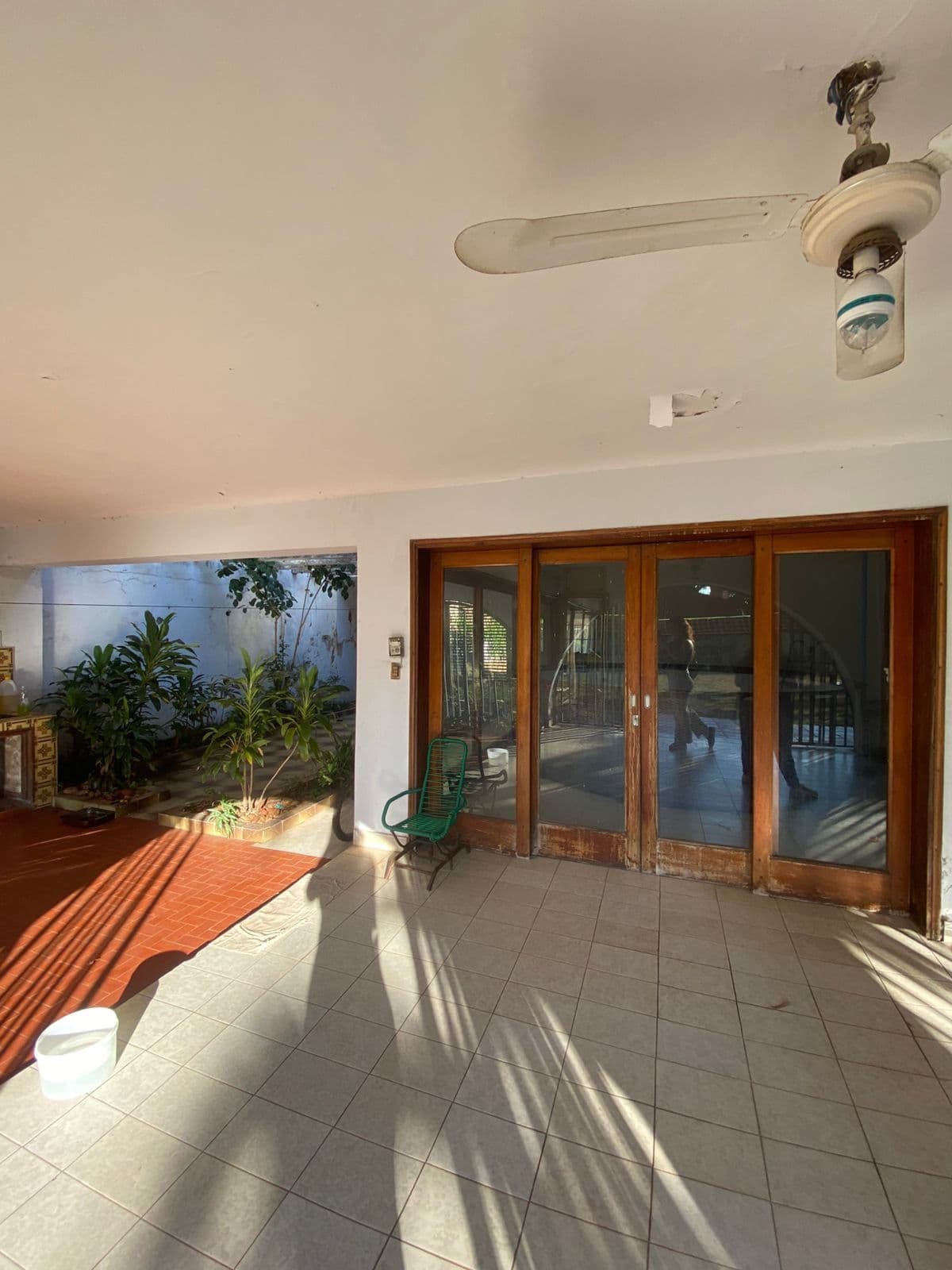 Importante Propiedad sobre Avenida Perón casi Cacique Lambaré en venta — foto 4