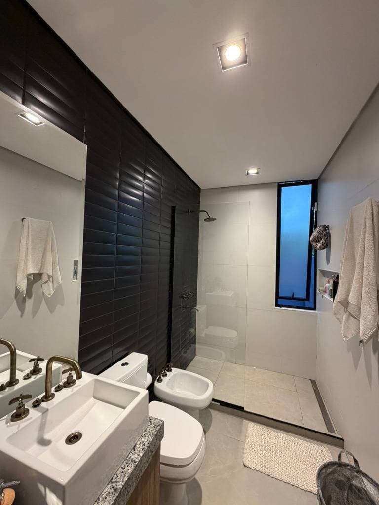 HERMOSA CASA EN VENTA barrio Mburucuyá, Zona Jade Park, foto 5