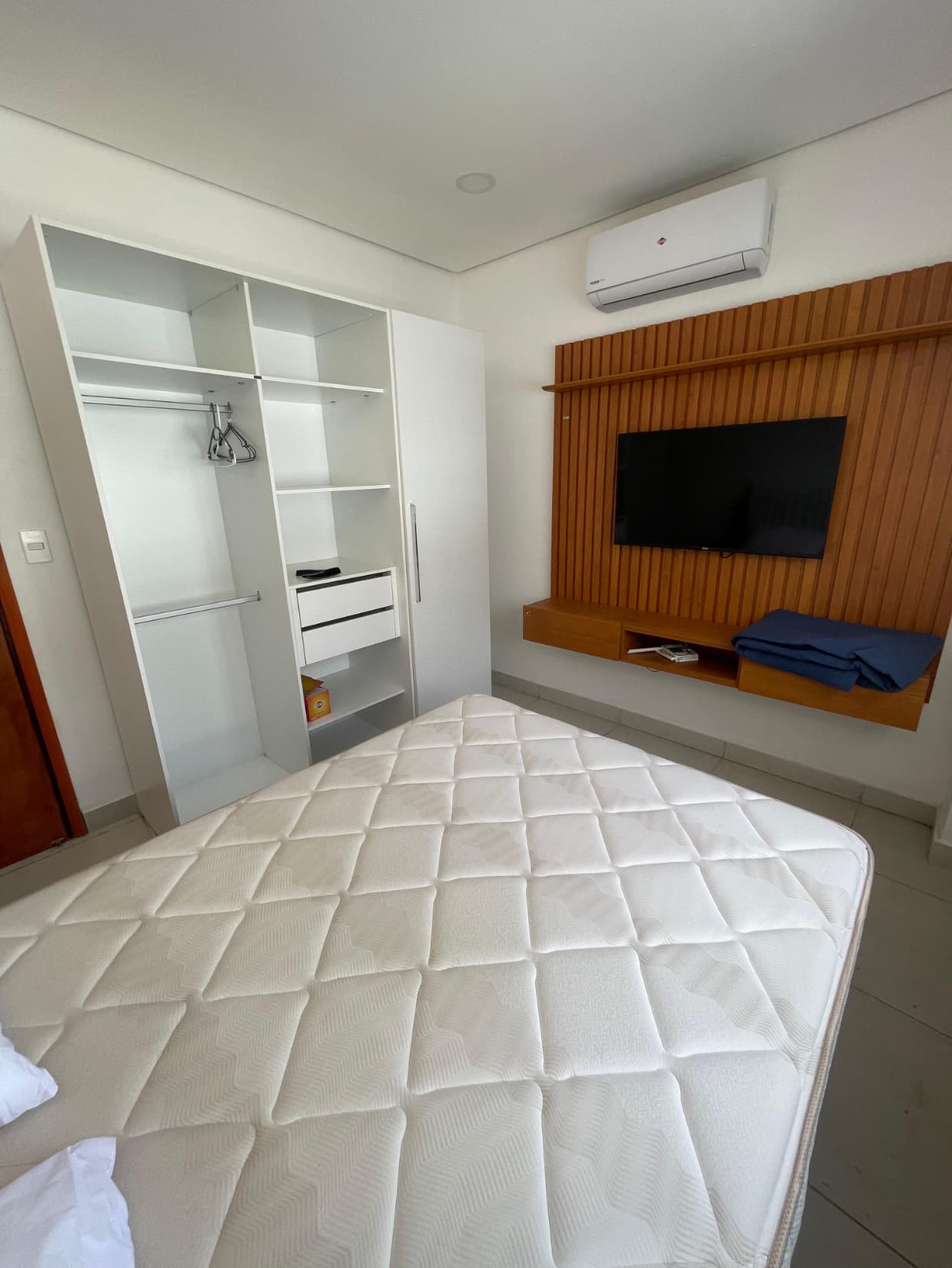 Villa Morra, en alquiler dpto amoblado de 1 dormitorio con cochera, foto 5