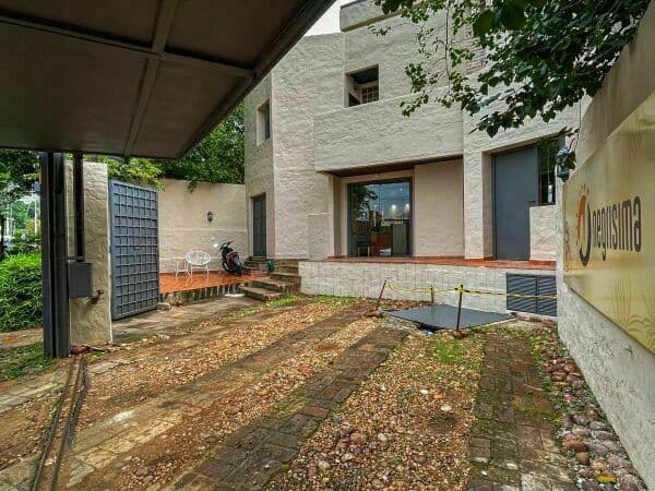 Ampli0 duplex - barrio los laureles - zona casa rica, foto 3
