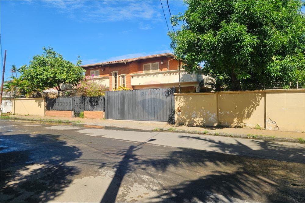 Casa en esquina con gran potencial comercial