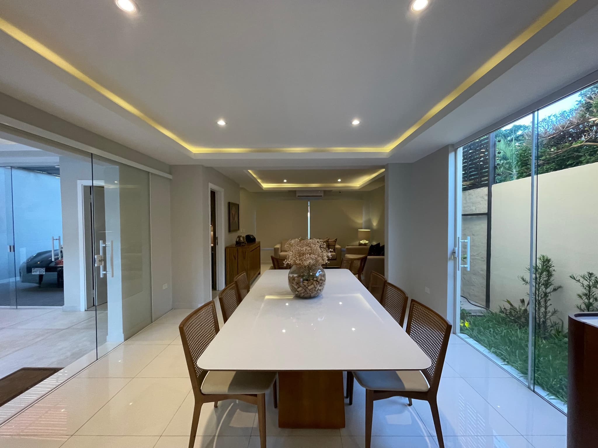 Hermosa Casa de Revista Finamente Amoblada en Villa Morra — foto 5