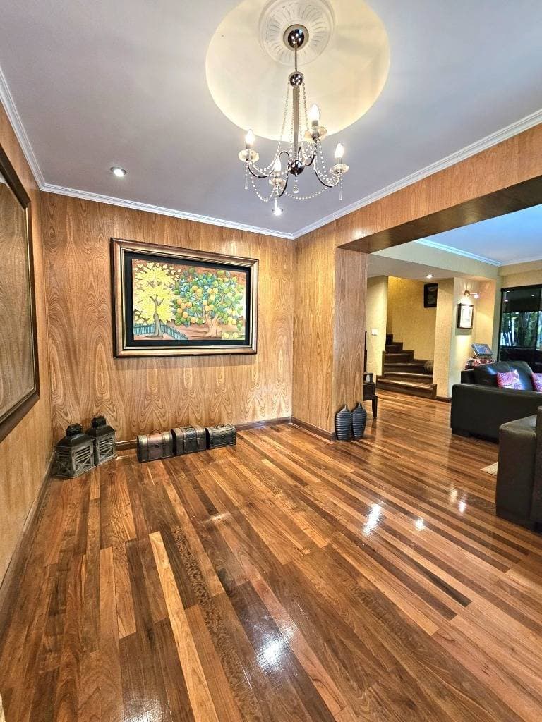 En venta amplia residencia en San Lorenzo - zona laguna grande