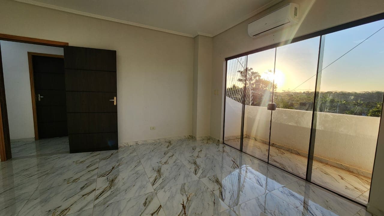 Se alquila amplio departamento a estrenar en Paraná Country Club CDE, foto 2