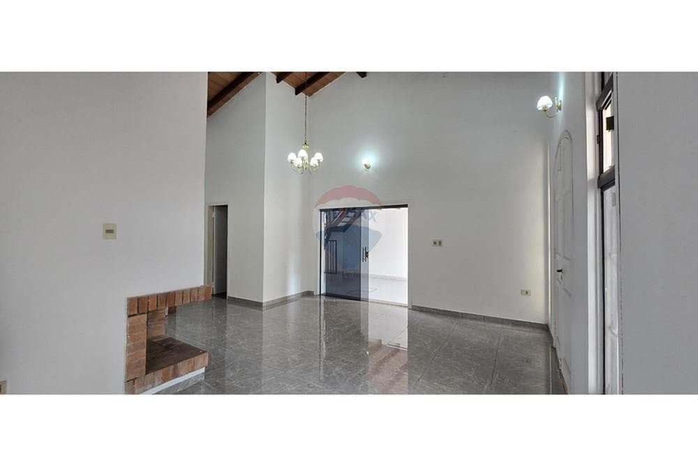 Amplia Casa en Alquiler en Barrio San Rafael Lambaré, foto 2