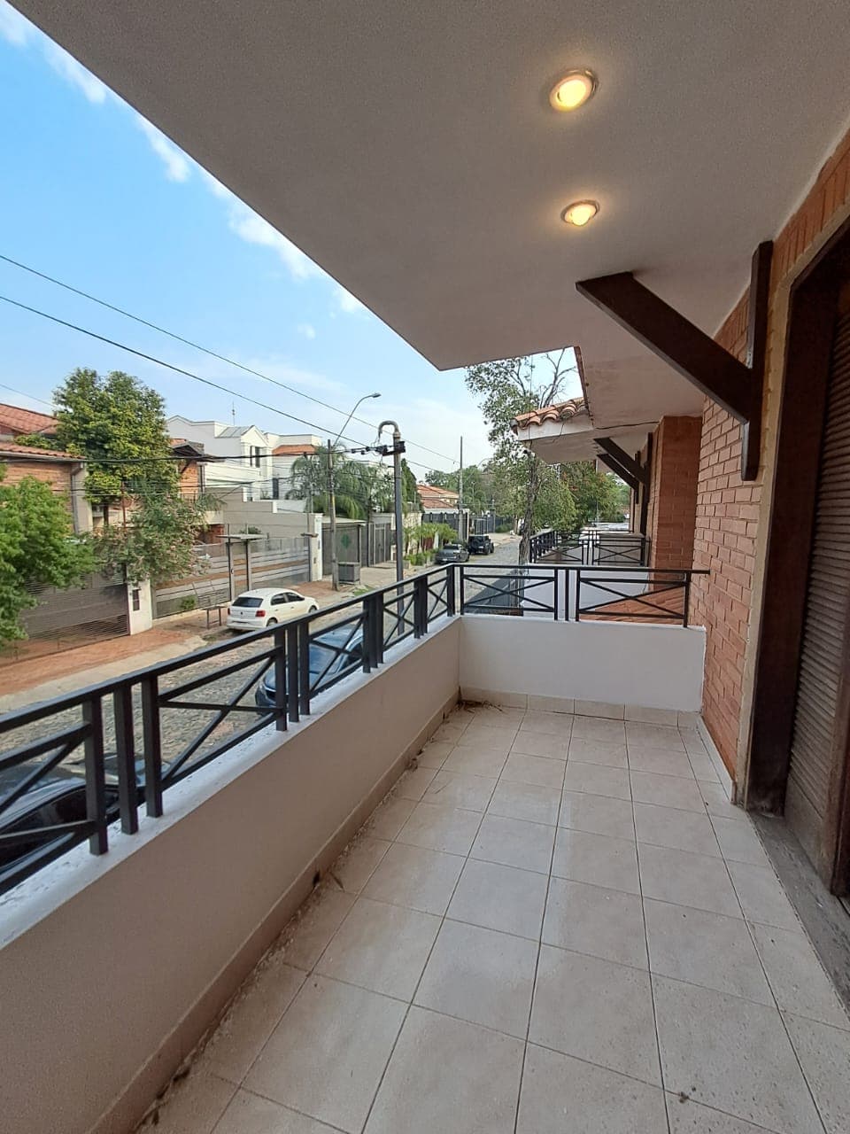 Dúplex en esquina con quincho – zona casa rica los laureles, foto 2