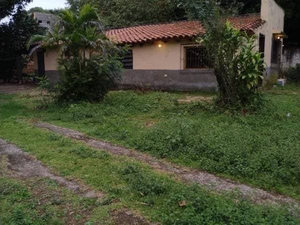 Casa a demoler o refaccionar en amplio terreno - Lambaré, foto 1