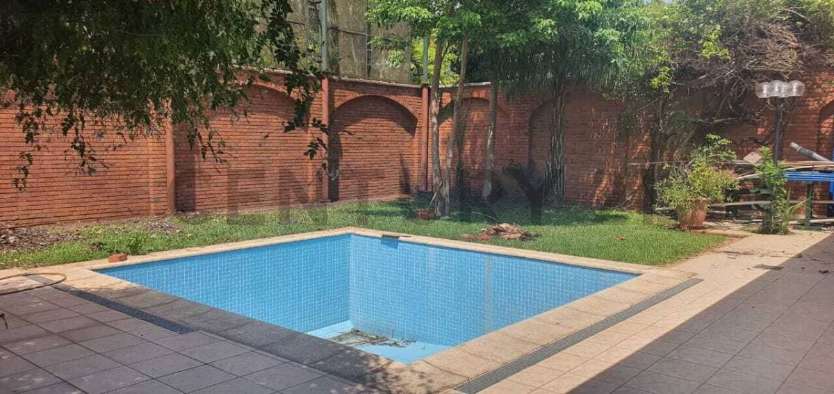 Amplia residencia en barrio Villa Morra — foto 2
