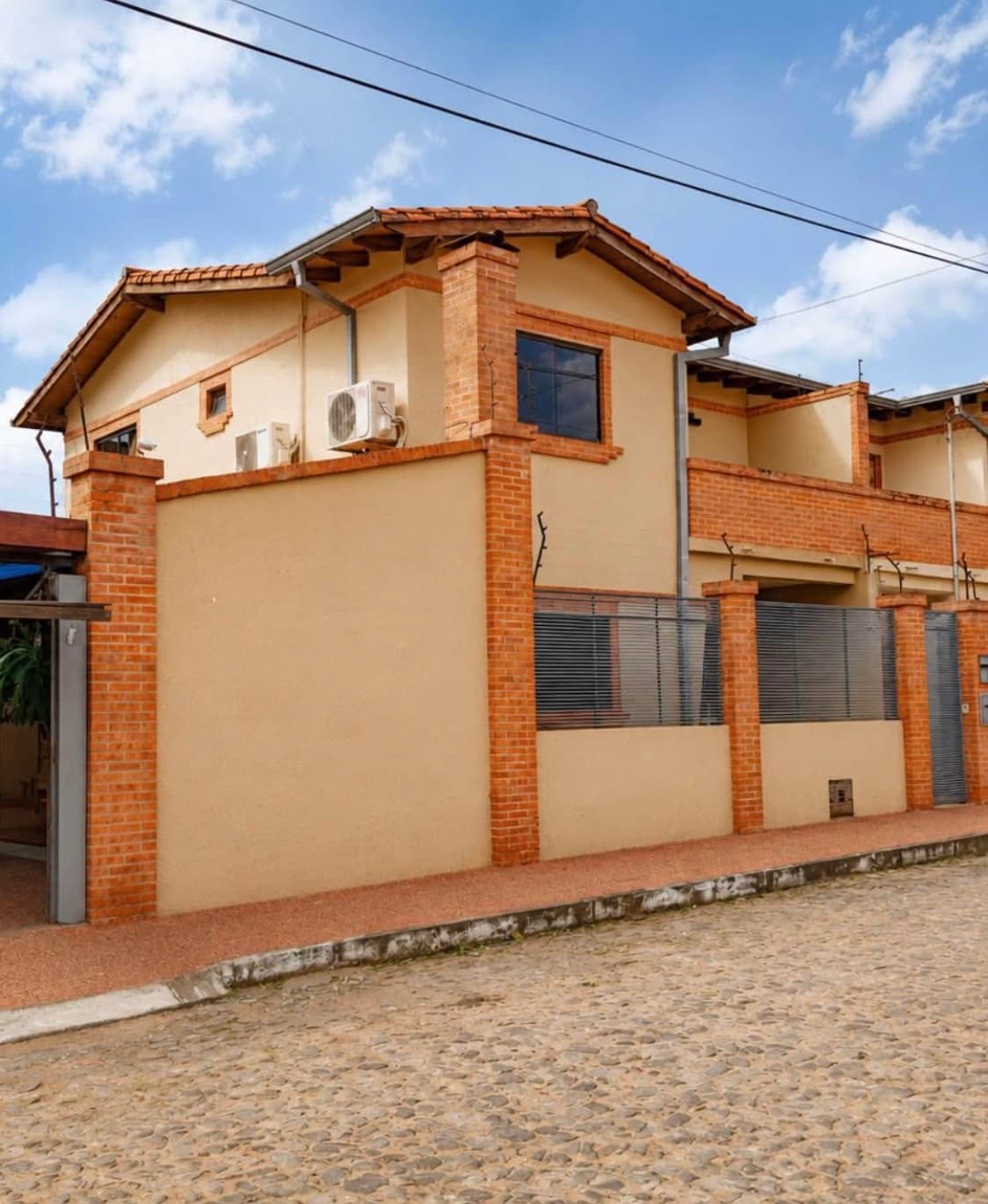 Amplio Dúplex en Alquiler – Fdo de la Mora Zona Norte