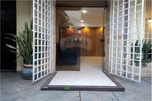 Bloque de departamentos en venta