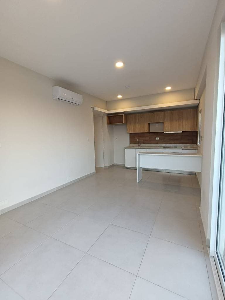 Departamento De 2 Dormitorios En Trinity Tower 3, foto 1