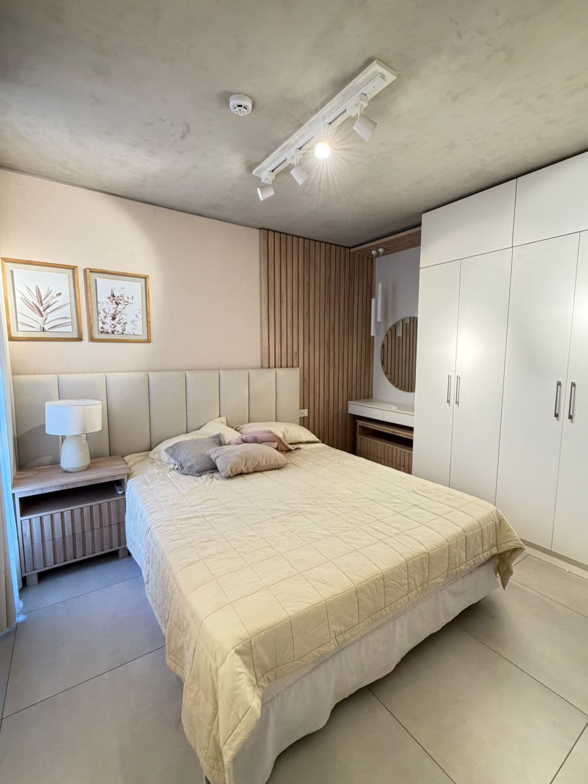 Alquilo departamento amoblado en insignia city asuncion