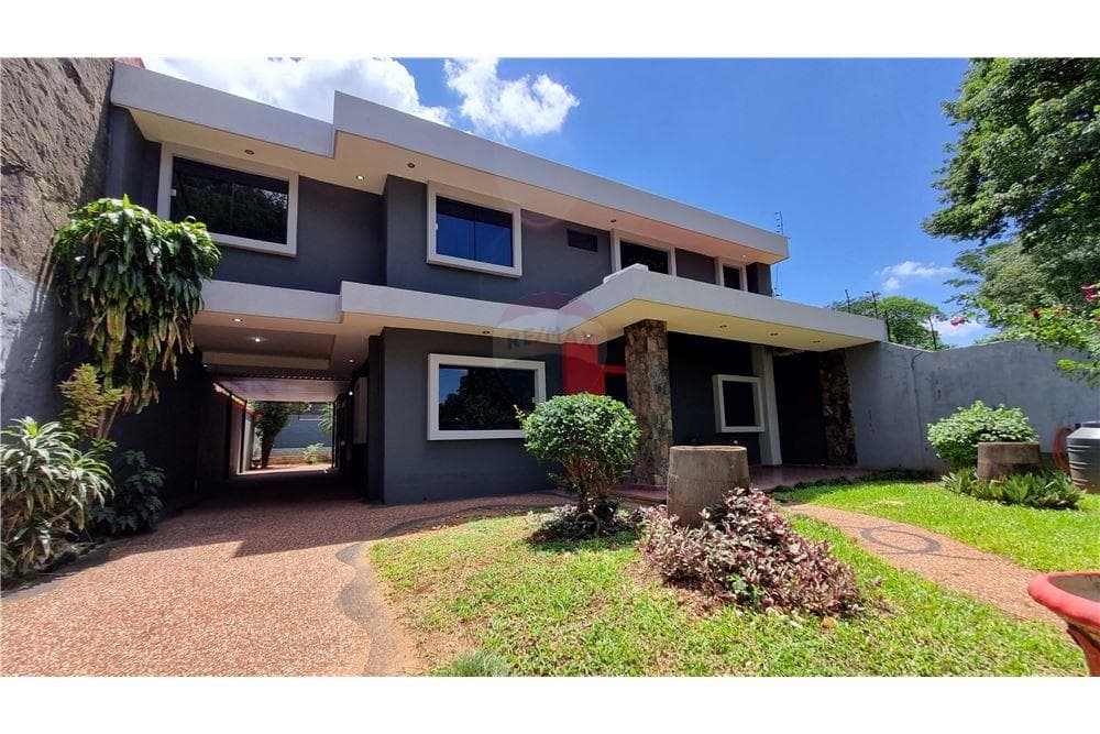Hermosa y amplia residencia en Fernando de la Mora