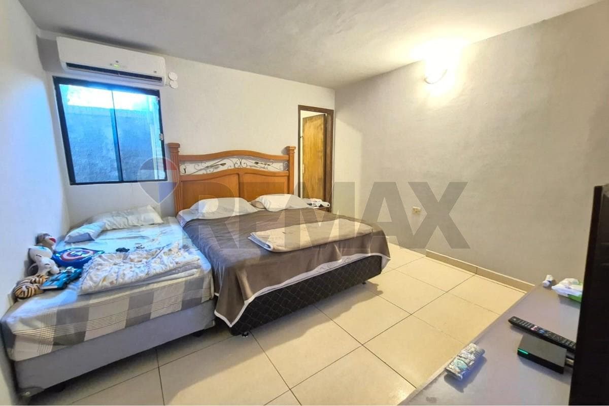 Casa en Esquina de 4 Dormitorios en Luque - A 2 Cuadras de la Municipalidad, foto 4
