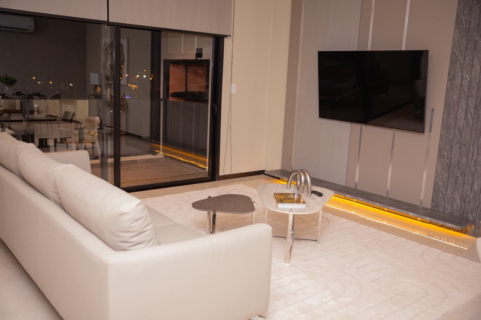 Departamento de 2 dormitorios amoblado zona eje corporativo, foto 3