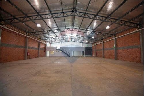 Tinglado de 650 m2 a media cuadra de Ruta Transchaco, zona Asunción Golf Club — foto principal