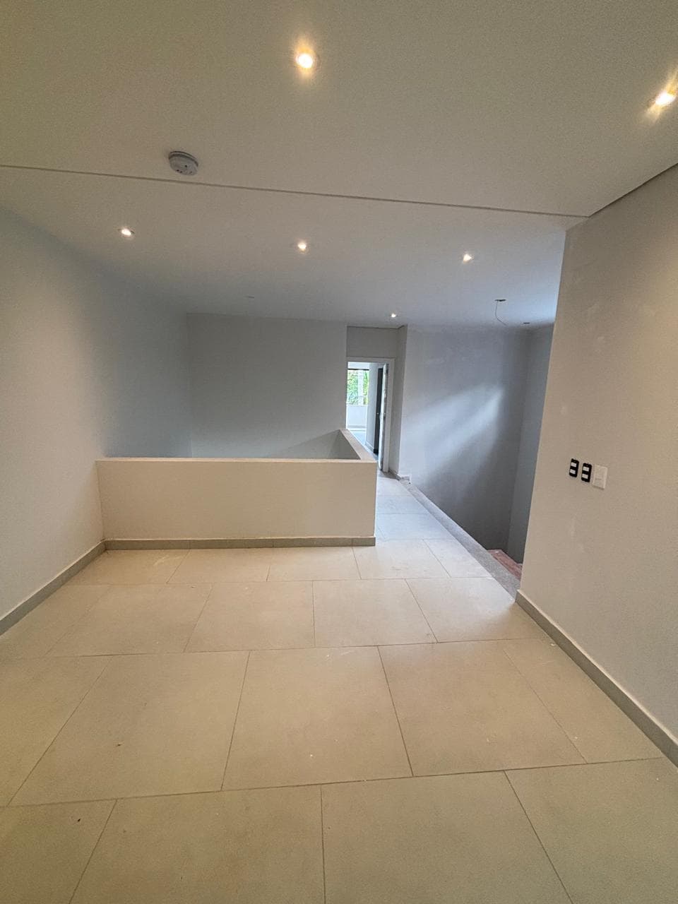 EN ALQUILER - Casa de 3 dormitorios en suite en B° Ykua sati, foto 5