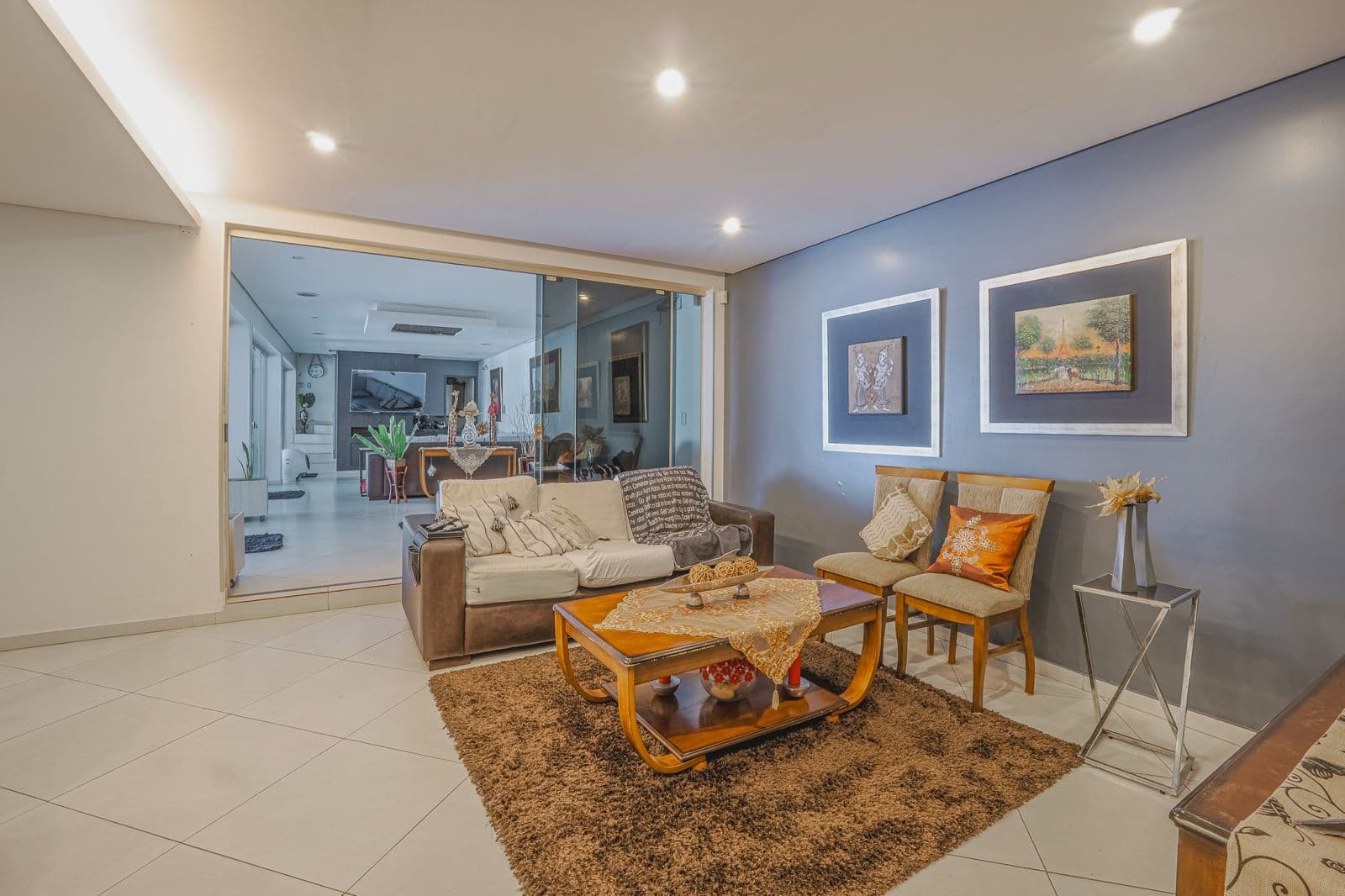 Hermosa y amplia residencia amoblada en lambare, foto 1