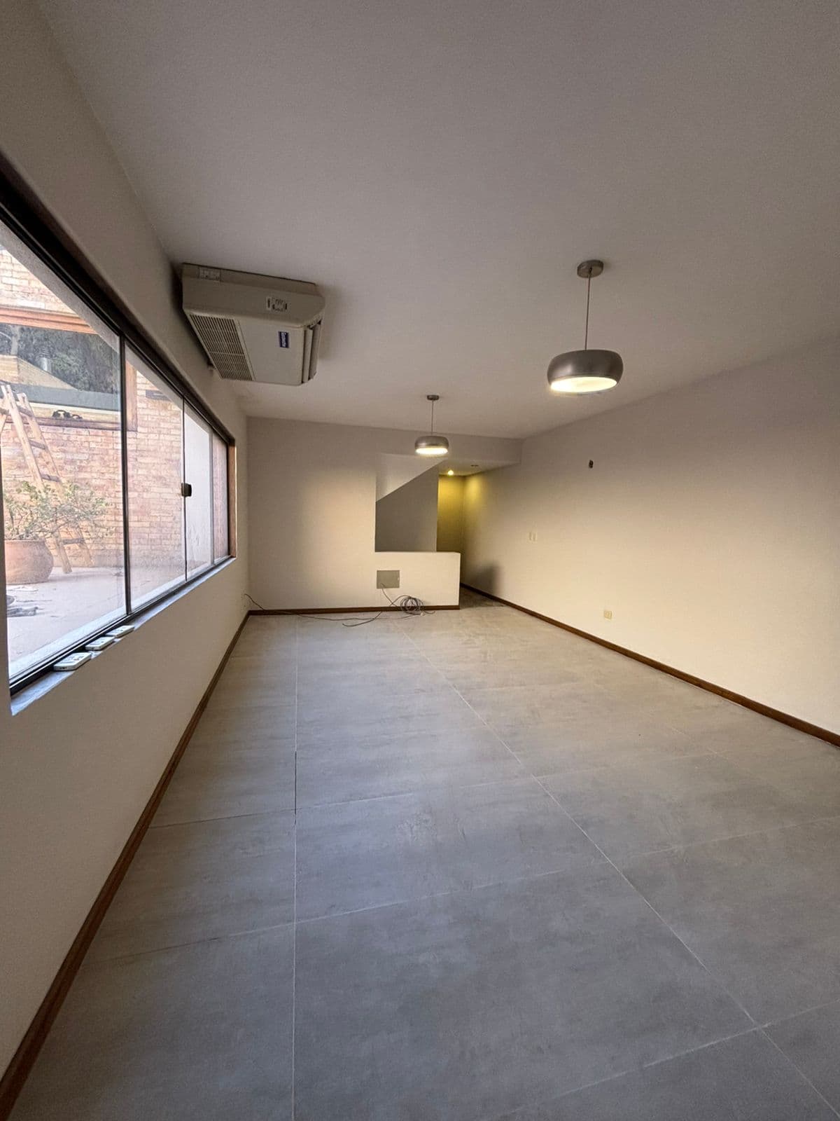 Casa moderna en alquiler - barrio mburucuyá Asunción — foto 2