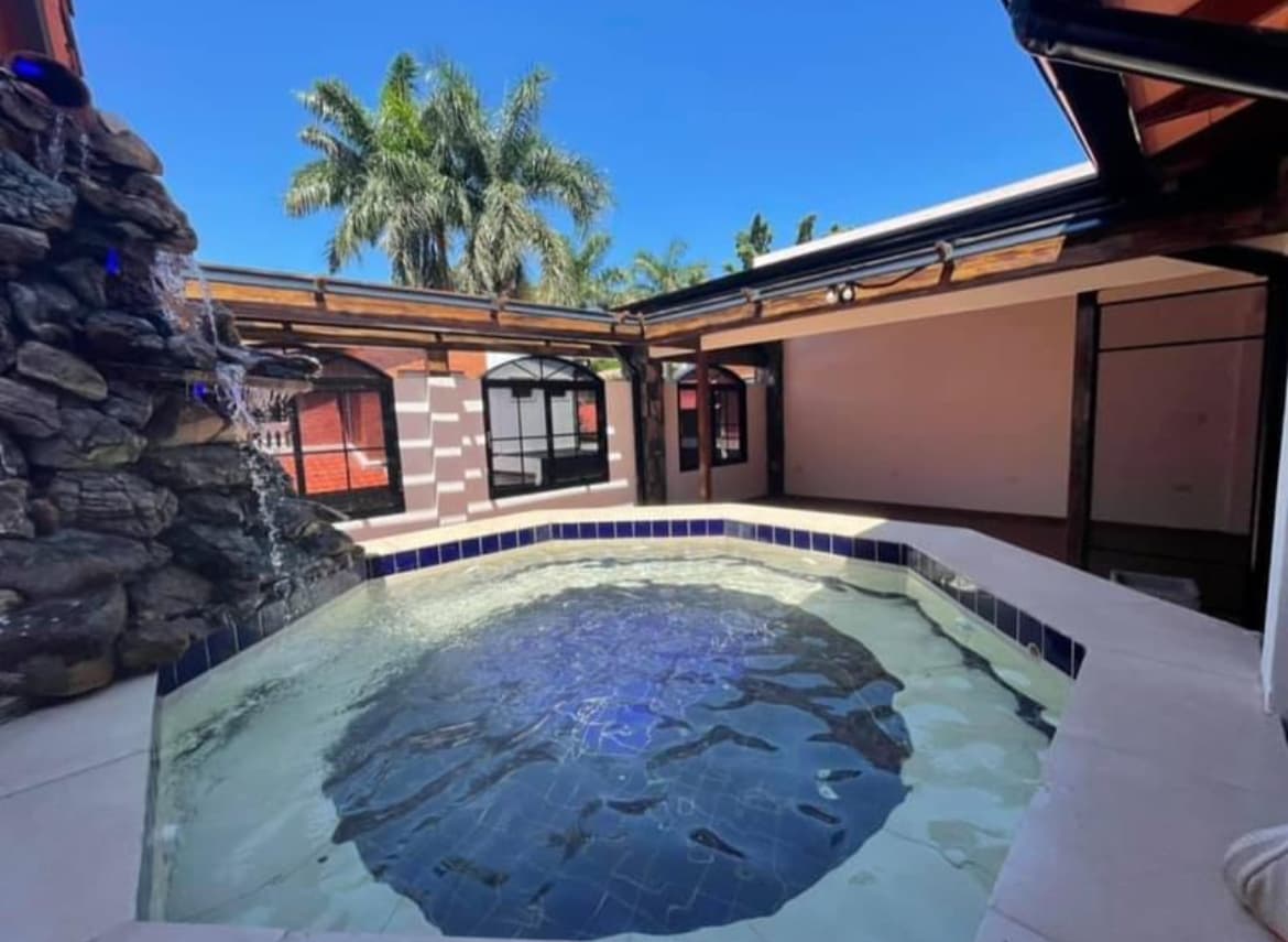 Casa Con Piscina En Barrio Privado En Luque En 7.400.000 Gs / Mes, foto 2
