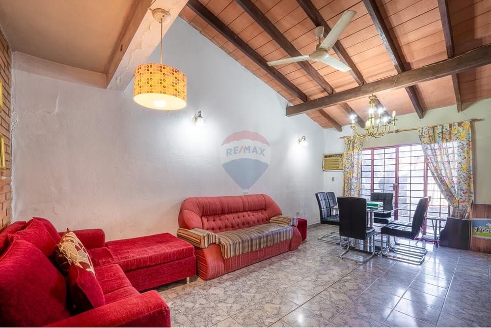 En venta casa de dos plantas - lambare, foto 2