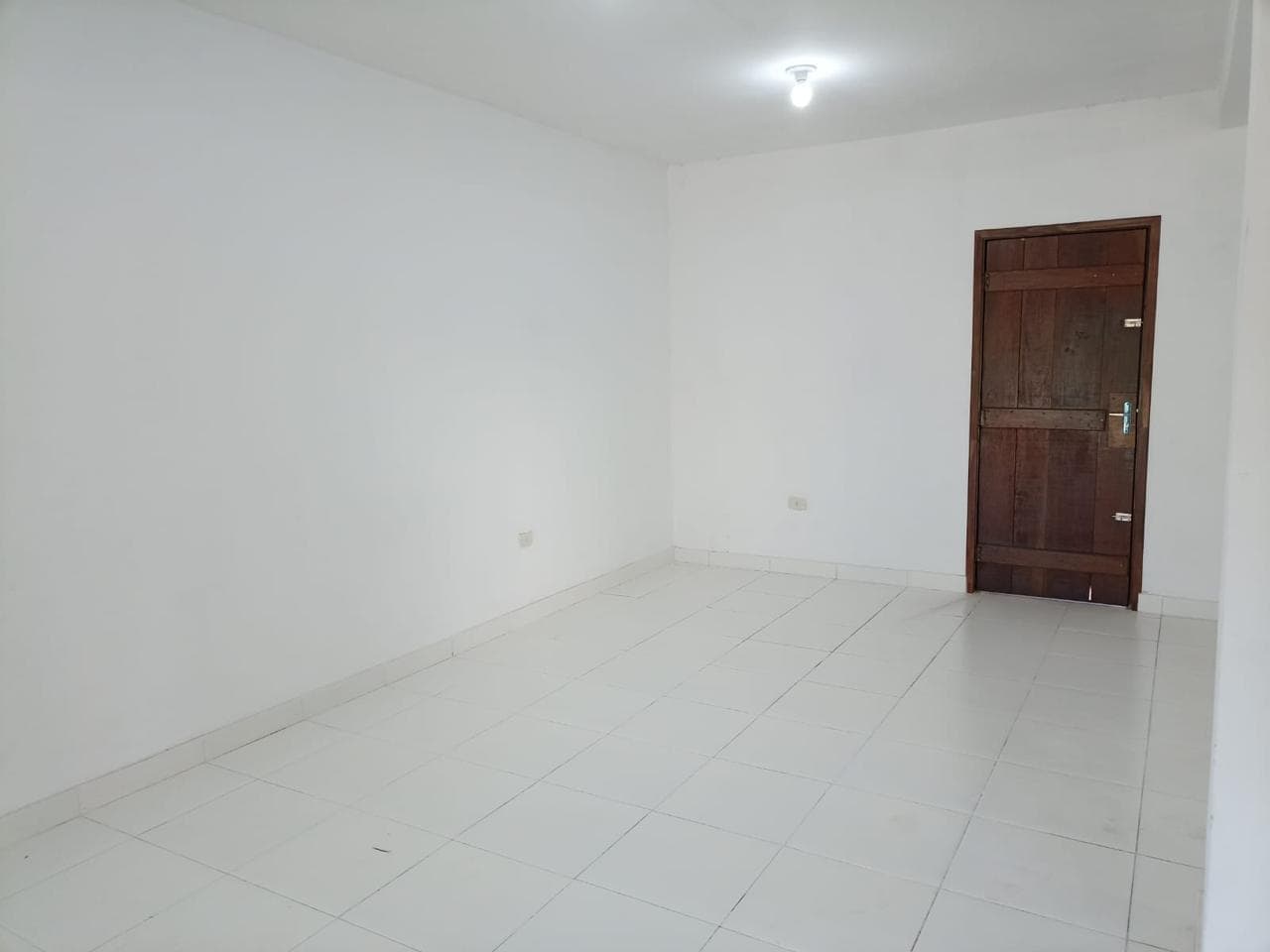 Local comercial sobre avd. Facundo machain a pasos de la avd. Boggiani — foto 3