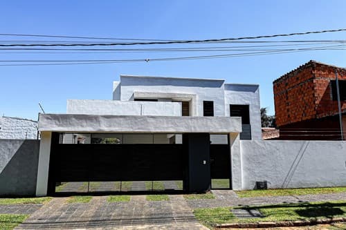 Hermosa casa de 4 hab + área de servicio completa en barrio américa de Luque — foto 1