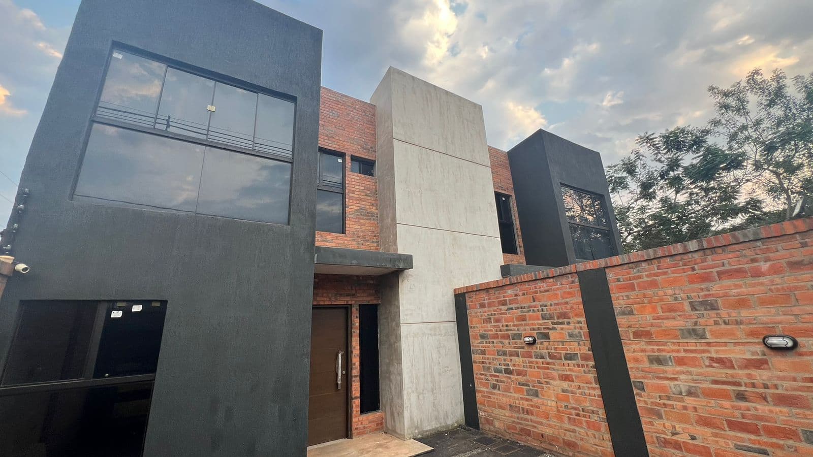 En venta hermoso DUPLEX – ubicado en la Ciudad de Luque - Barrio Cañada Garay