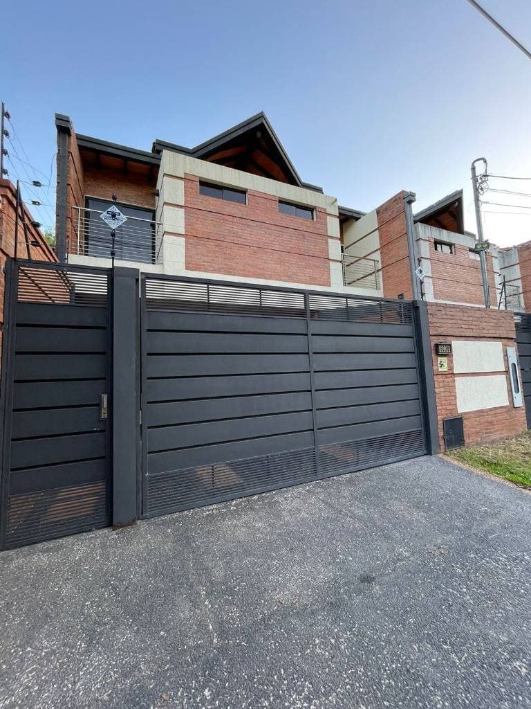 En alquiler amplio duplex con piscina amoblado los laureles