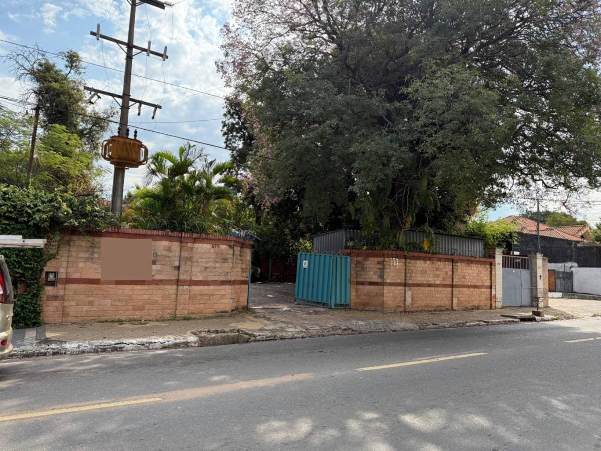 Amplia propiedad con ubicación estratégica en el Barrio Mariscal López