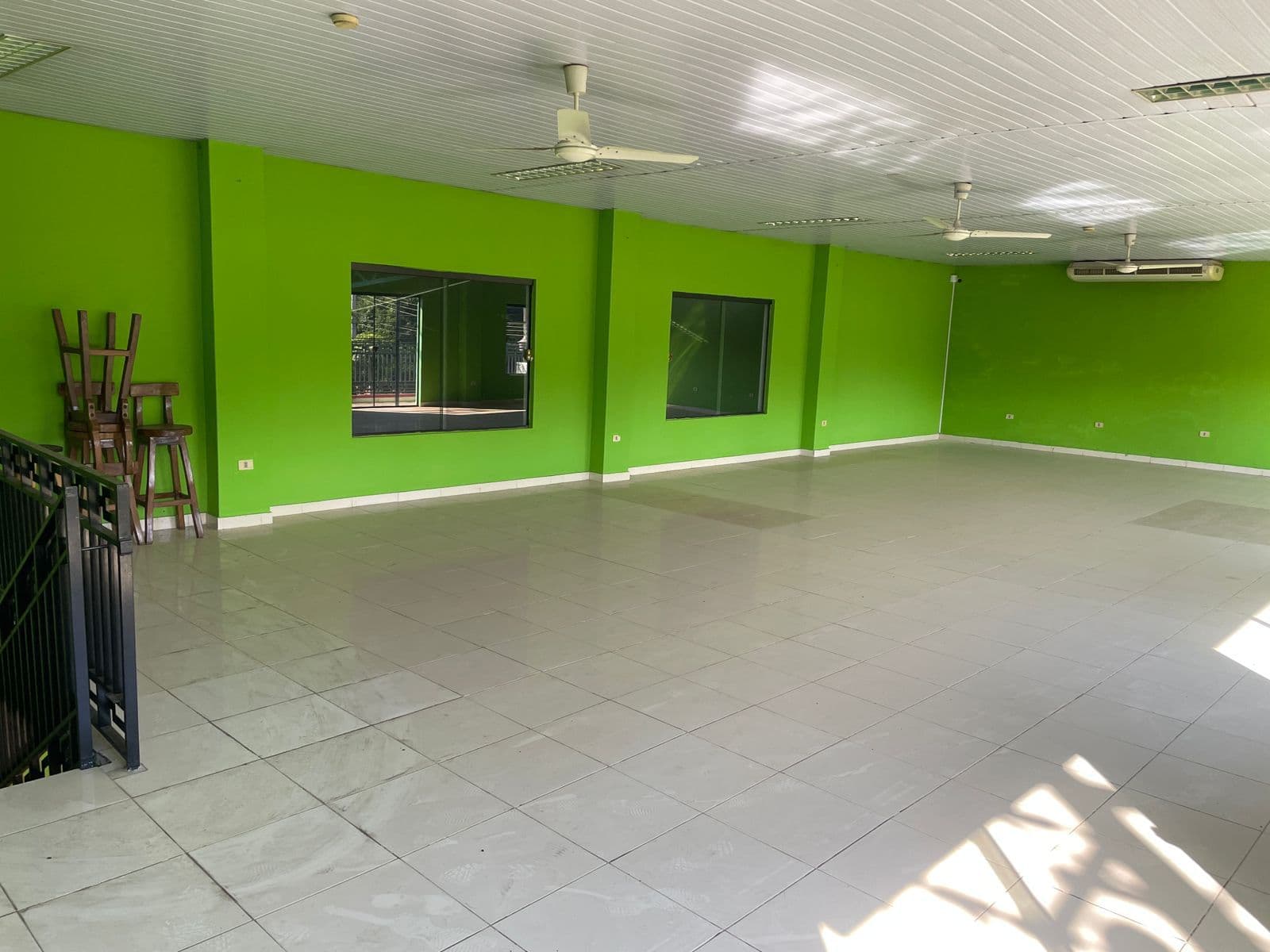 Depósito con amplio local comercial en San Lorenzo – zona reducto, foto 5