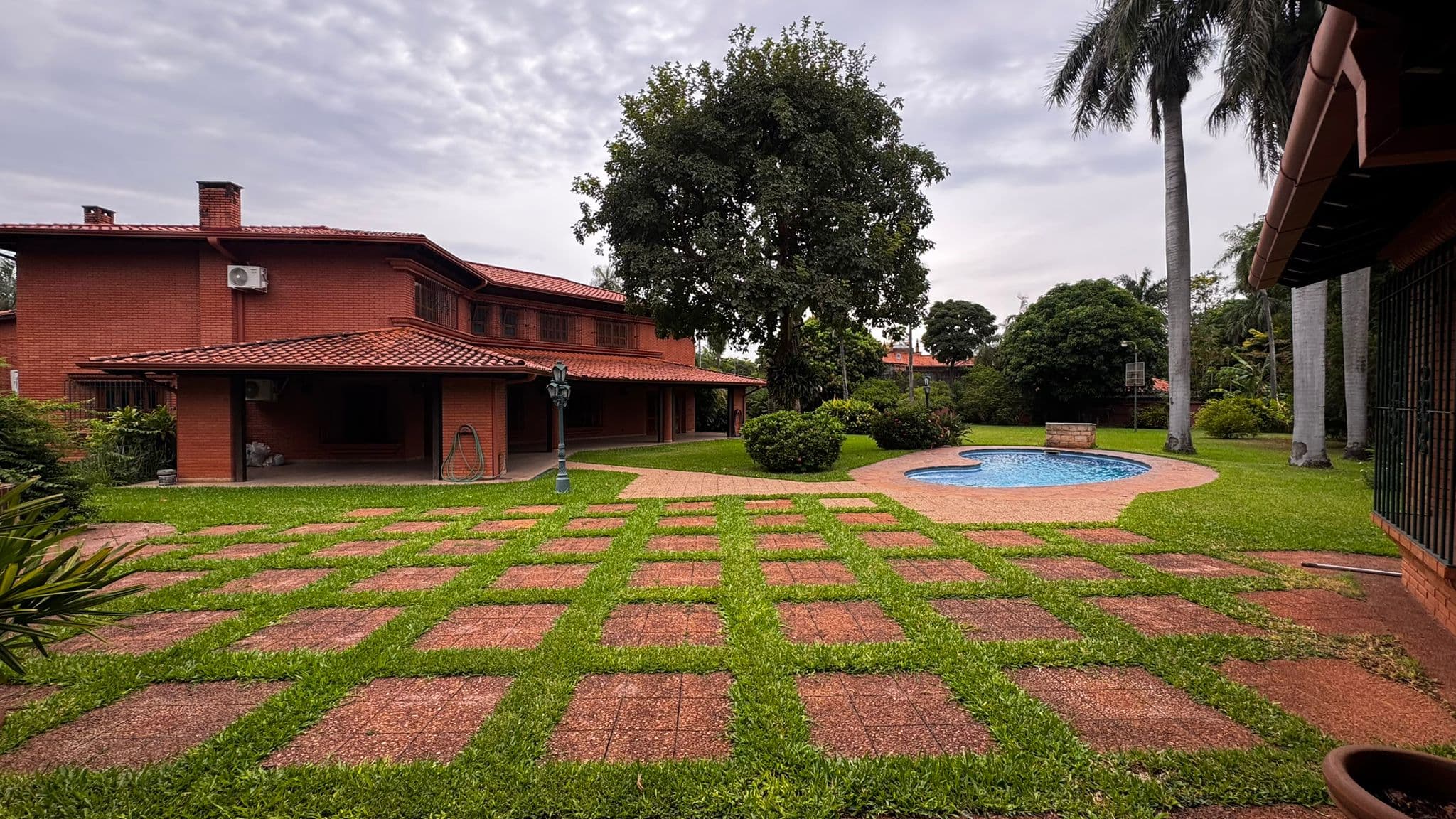 Residencia Premium o Sede Corporativa en Inmejorable Ubicación Ycua Satí — foto 3