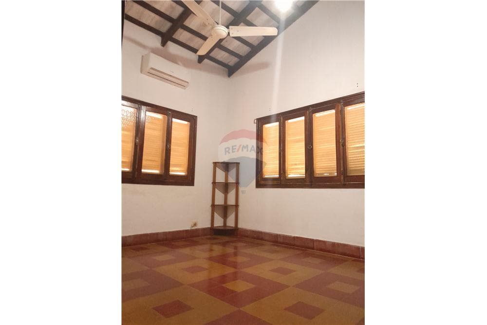 Local Comercial - Alquiler - Encarnación, Paraguay, foto 4