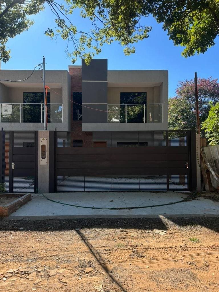 Hermoso duplex en Fernando de la Mora, zona norte - id 41829 — foto 3