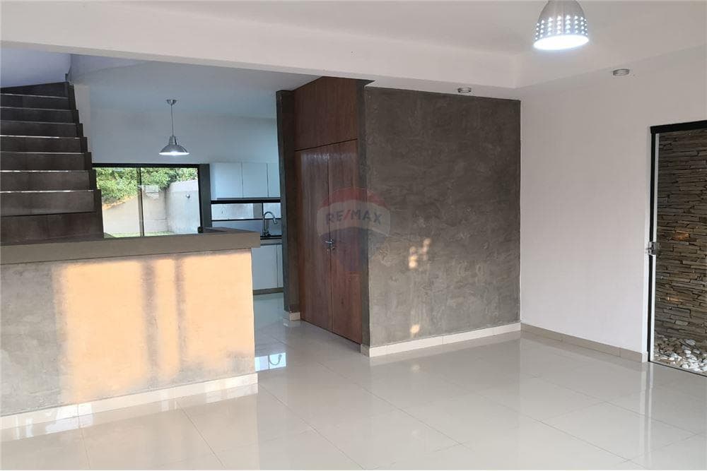 Alquillo duplex en San Lorenzo!