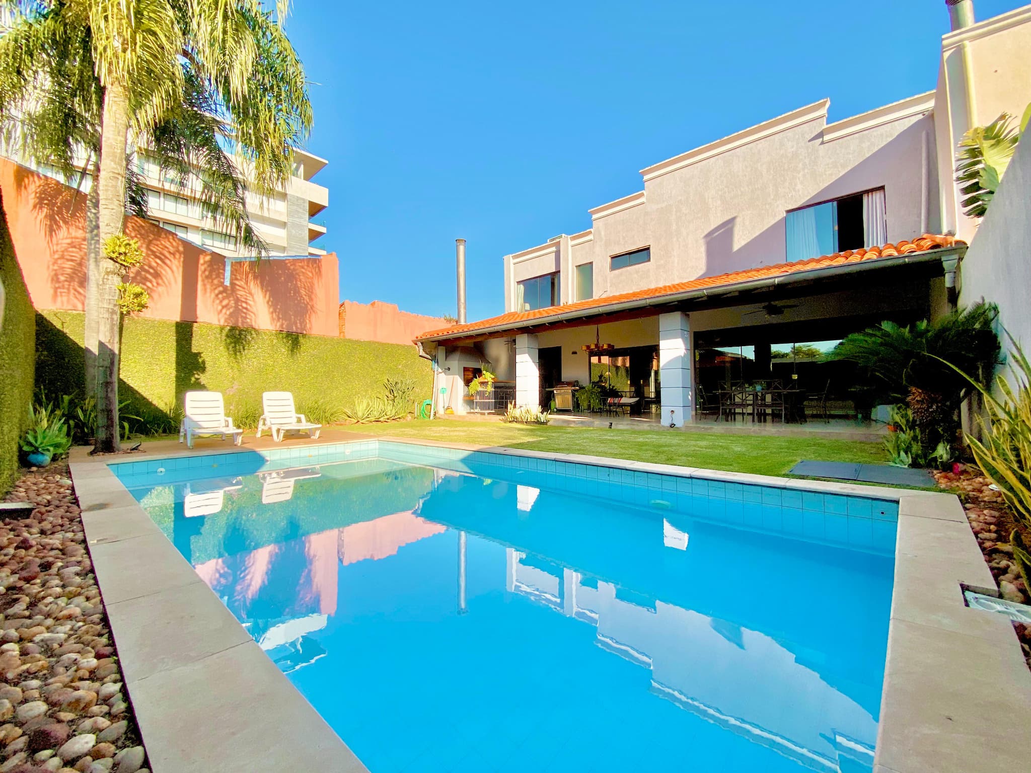 Alquilo Exclusiva Casa Amoblada Con Piscina Y Quincho En Barrio San Jorge