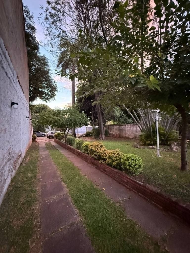 En venta terreno con construcción a demoler en barrio tembetary, asuncion — foto 5