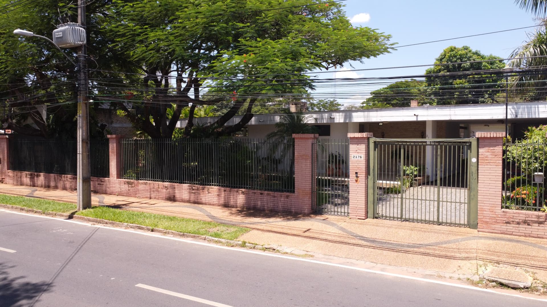 Amplia residencia en Barrio San Cristobal