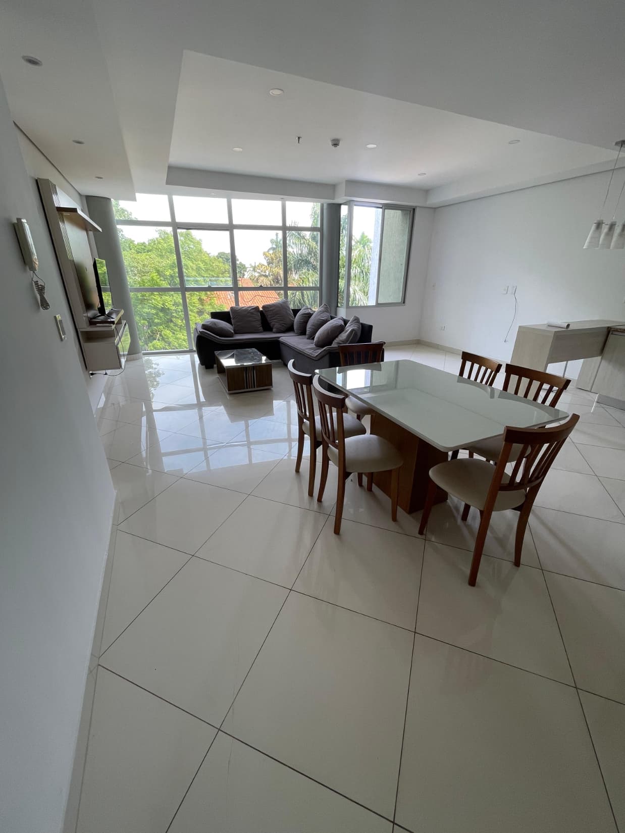 Villamorra, en alquiler departamento amoblado de 2 hab. En suite, con cochera — foto 1