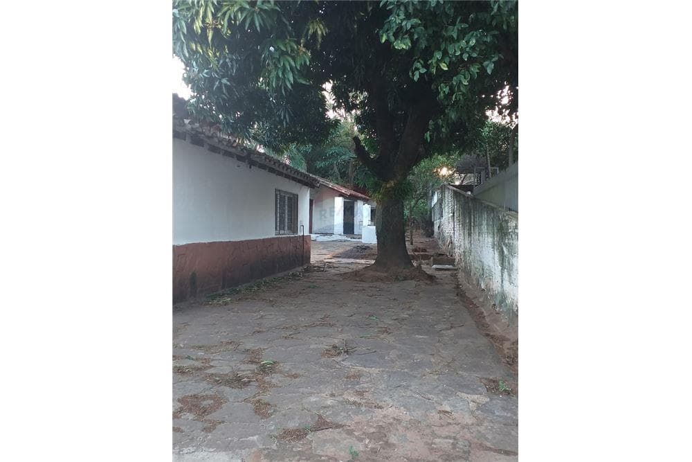Amplia propiedad en cuarto barrio Luque!!, foto 2