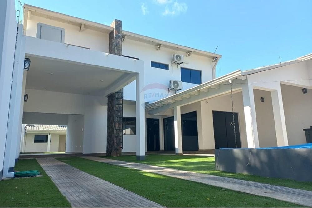 Casa a estrenar con piscina en Luque, foto 2