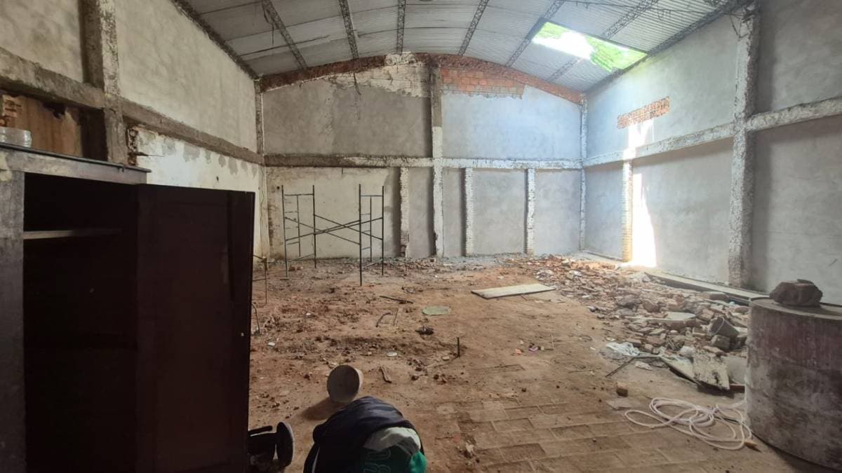 En venta tinglado a terminar en barrio tacumbú
