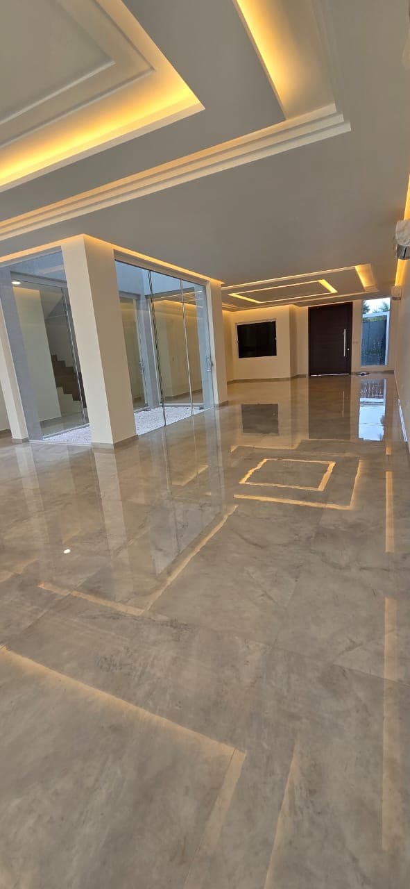 Vendo Residencia Premium de 680 m2 a Estrenar en el Barrio Herrera - CLHO8003752
