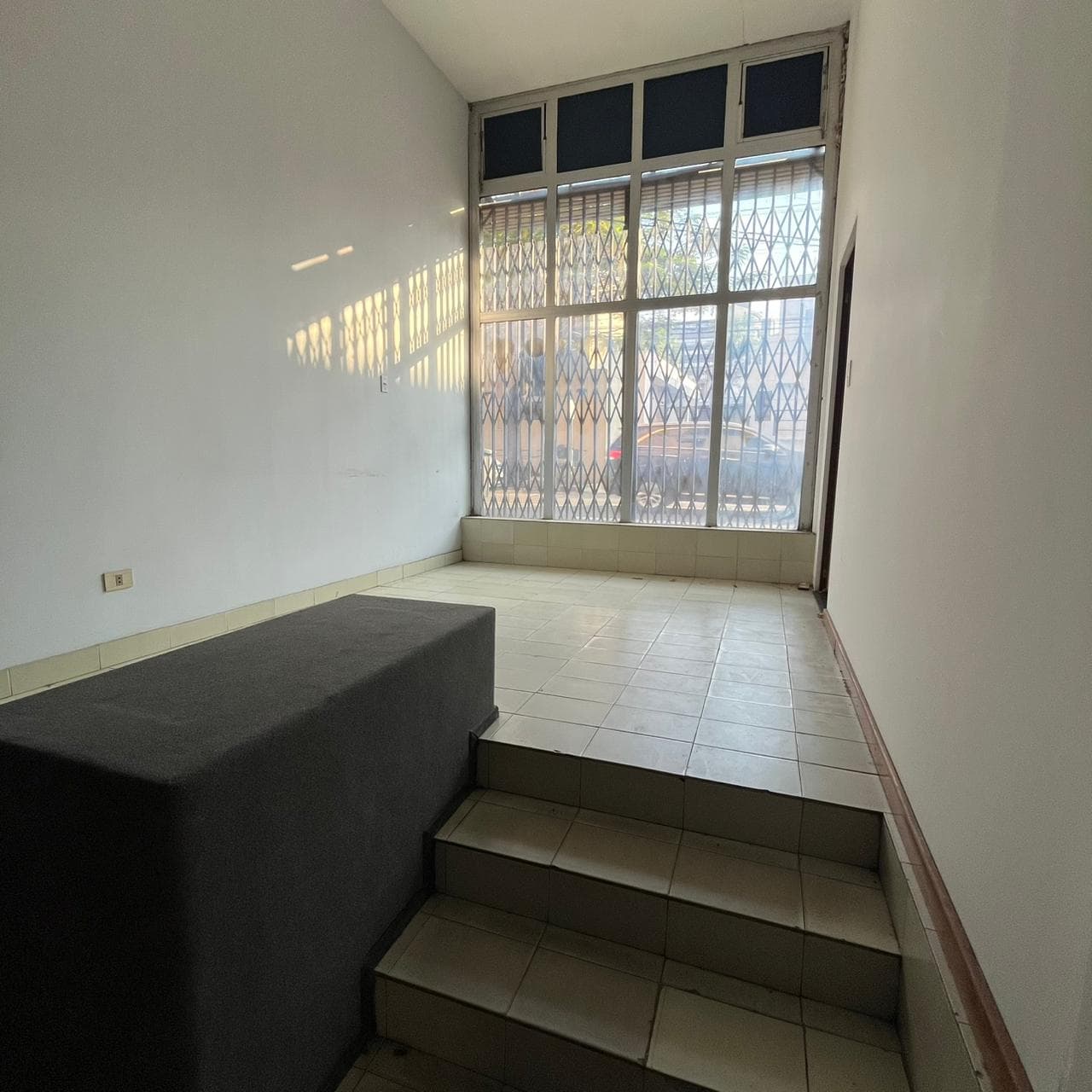 ???????? Alquilo – salón comercial / oficina, foto 3