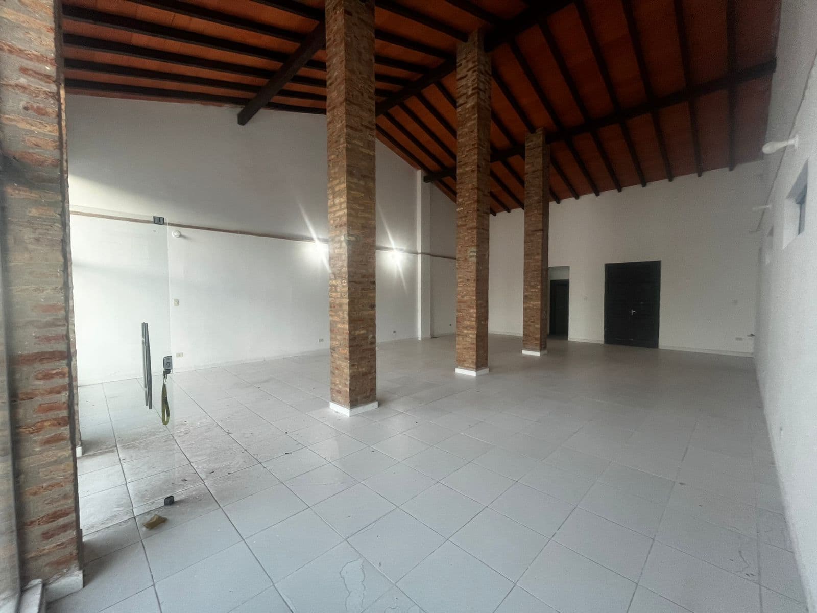 Amplio Salon Comercial En Centro Mismo De Caacupe, foto 2