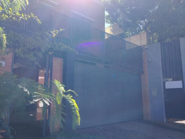 Alquilo casa de 4 dormitorios en barrio mburicao