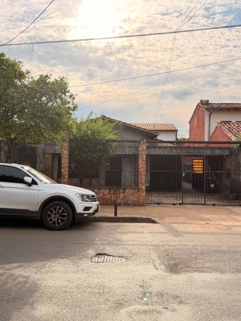 Vendo casa a precio de terreno - barrio villa aurelia