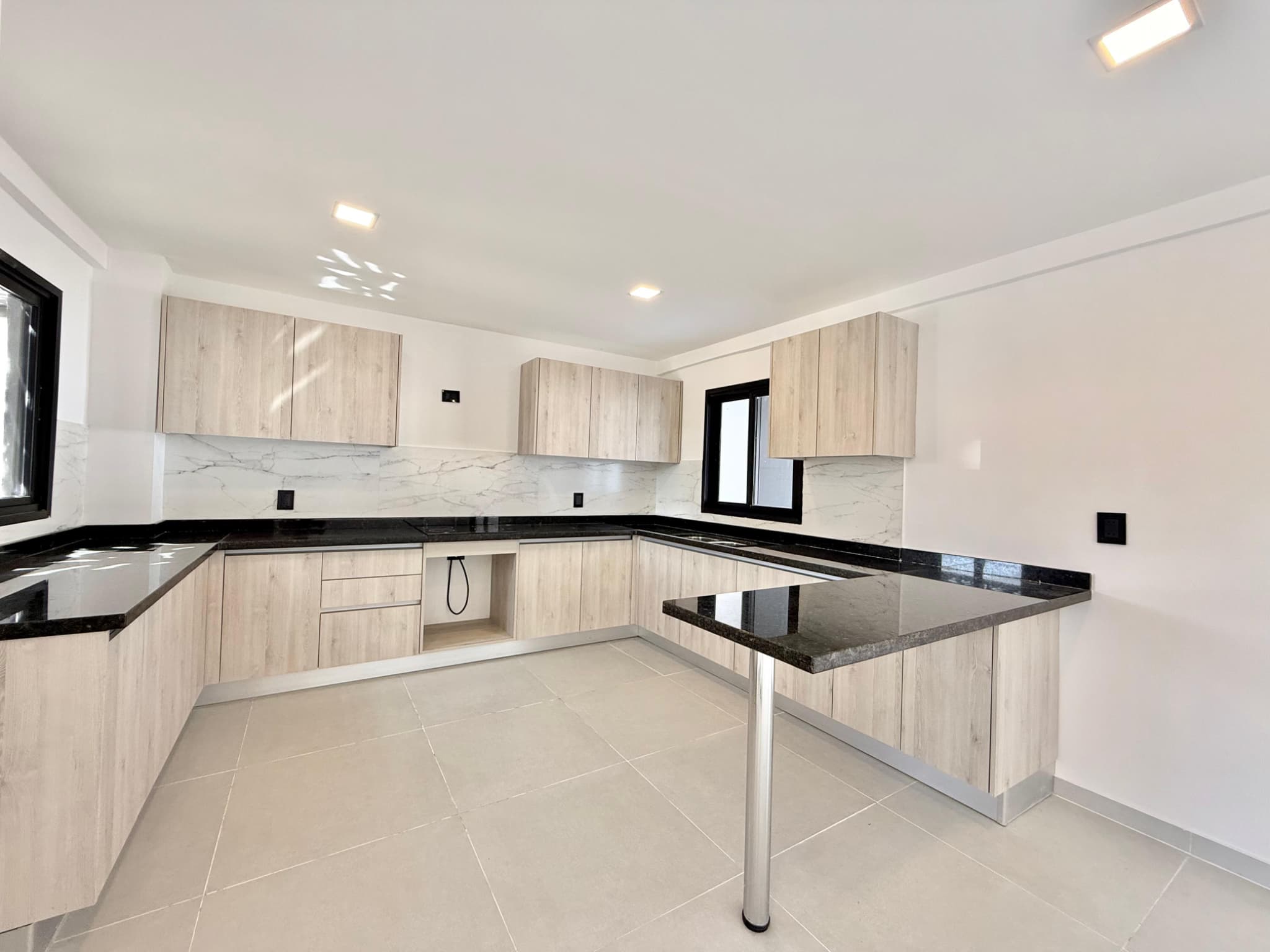 Duplex premium en alquiler y venta en Luque barrio Laurelty — foto 4
