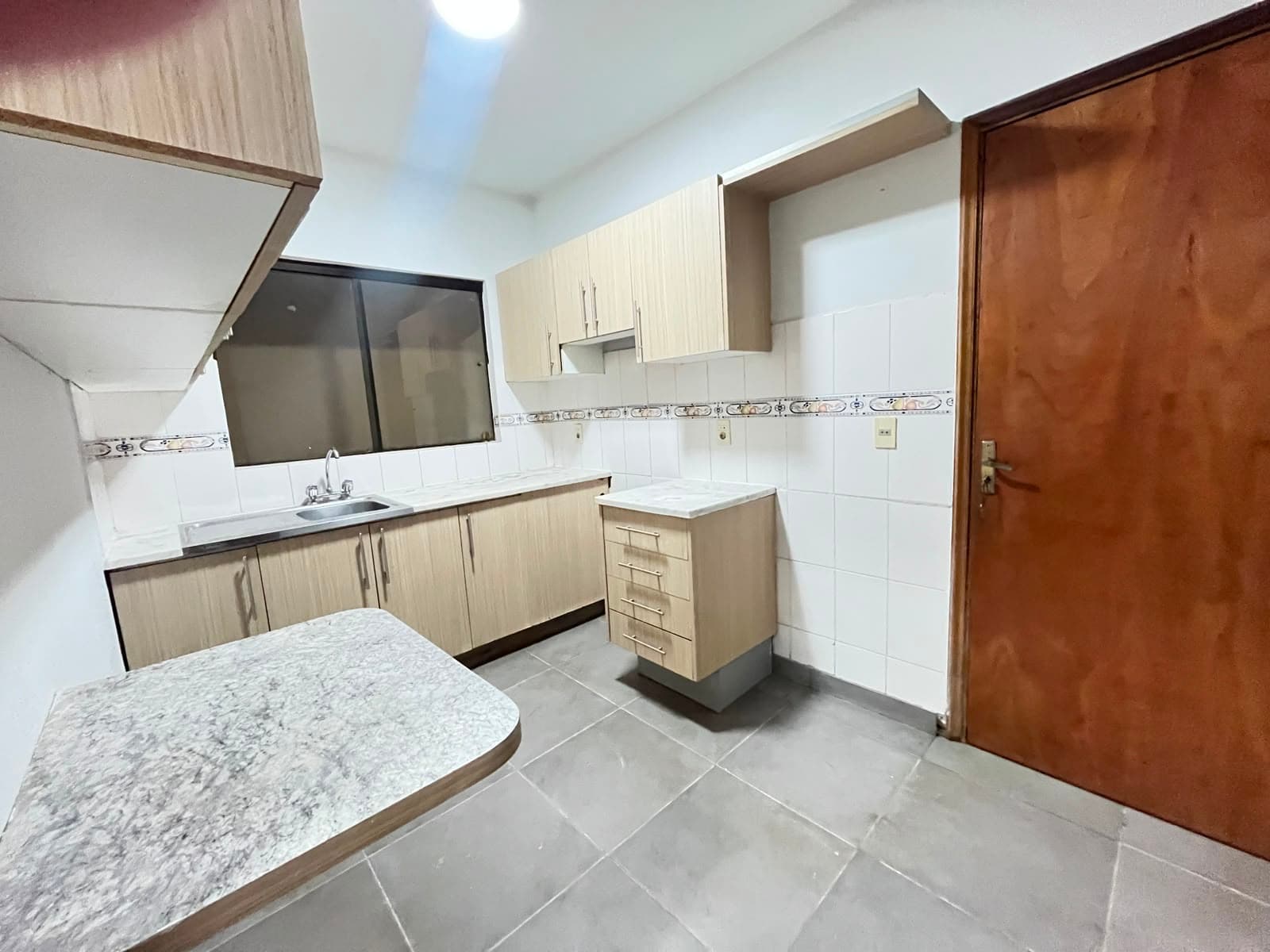 En alquiler, hermosa casa c/ 3 dormitorios, mburucuyá, foto 3