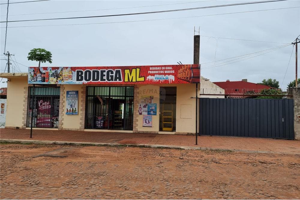 Vendo casa con salon comercial en San Lorenzo- zona shopping